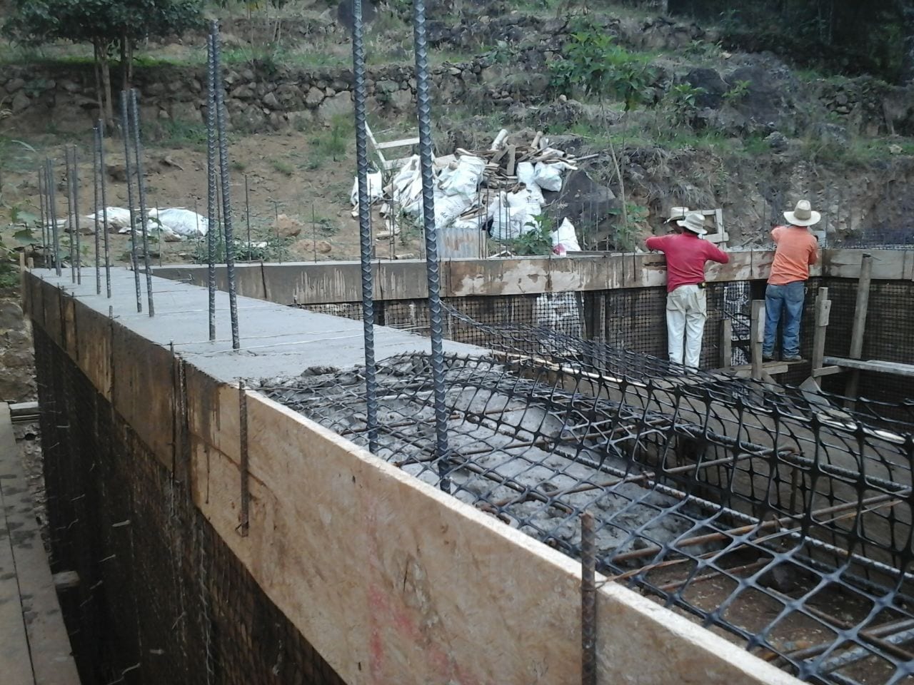 Bauarbeiten für ein weiteres Klassenraummodul in San Pedro la Laguna