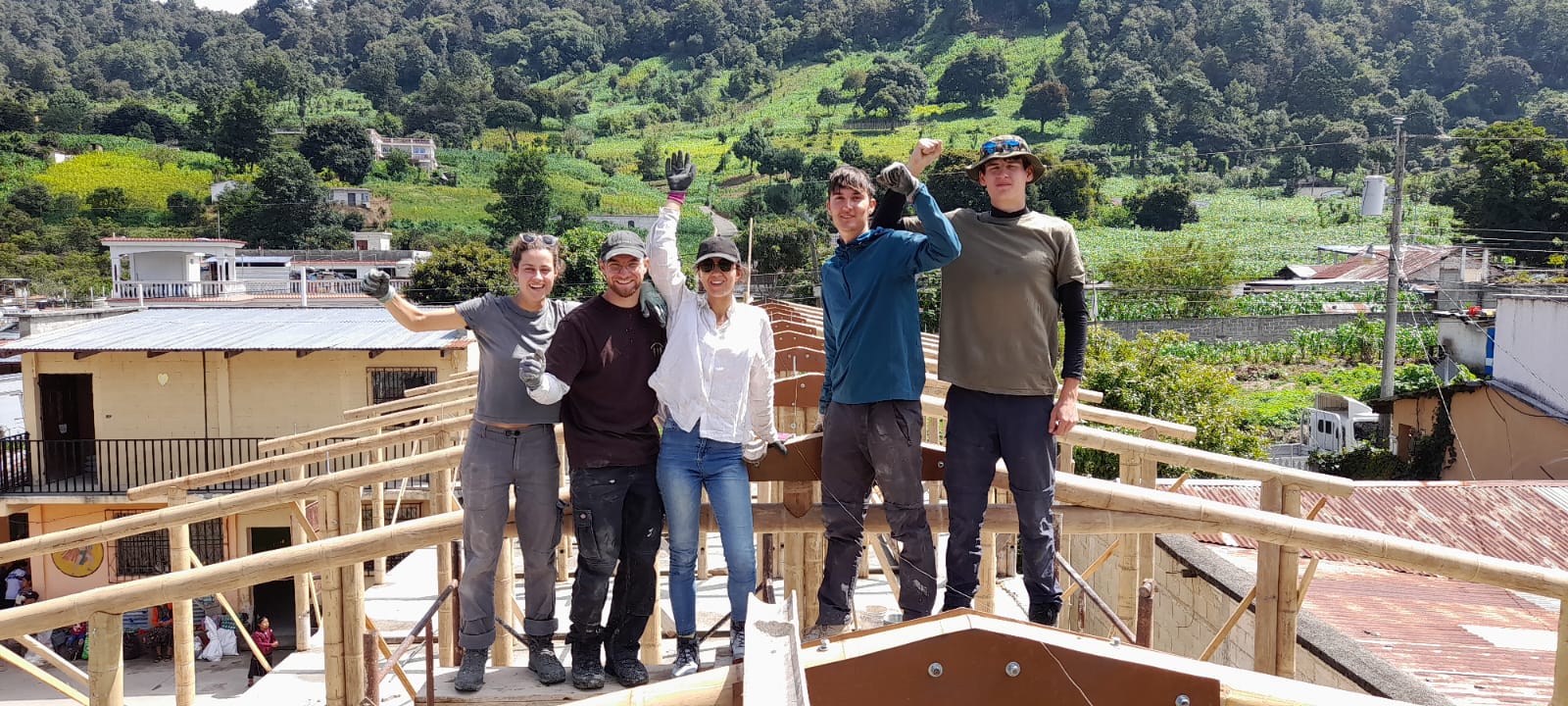 Freiwillige auf der Baustelle in Monte Mercedes
